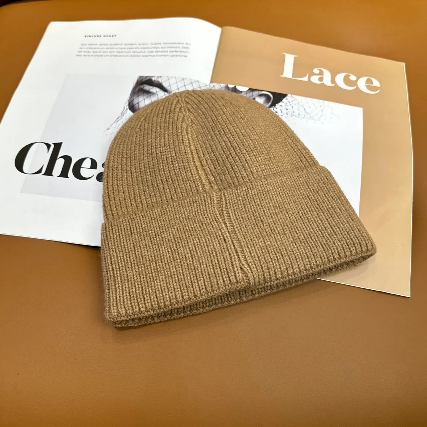 P70 🤍Chrome hearts new autumn and winter cross knitted hat🧶 One of the must-have hats in autumn and winter~ It really looks good on whoever wears it~, it is also a perfect match in black and white and gray in autumn~